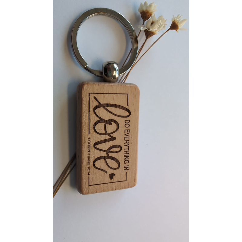 Do everything in love |  christelijke houten sleutelhanger